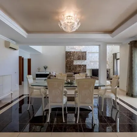 Villa Ferrarias Sleeps 12 With Pool Air Con And Wifi