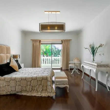 Villa Ferrarias Sleeps 12 With Pool Air Con And Wifi *