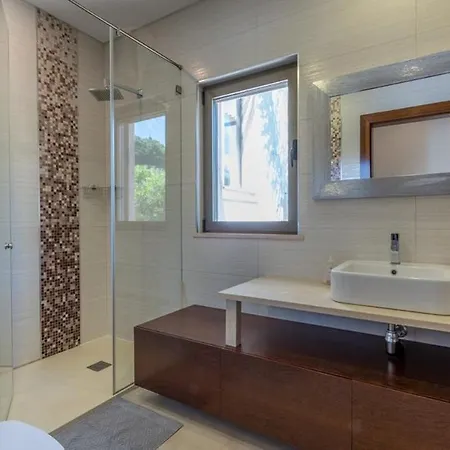 Villa Ferrarias Sleeps 12 With Pool Air Con And Wifi *