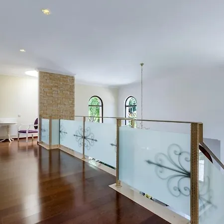 Ferrarias Sleeps 12 With Pool Air Con And Wifi Villa