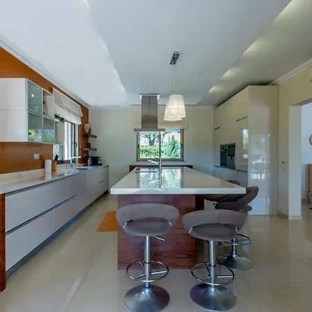 Ferrarias Sleeps 12 With Pool Air Con And Wifi Ferrarias (Loule)