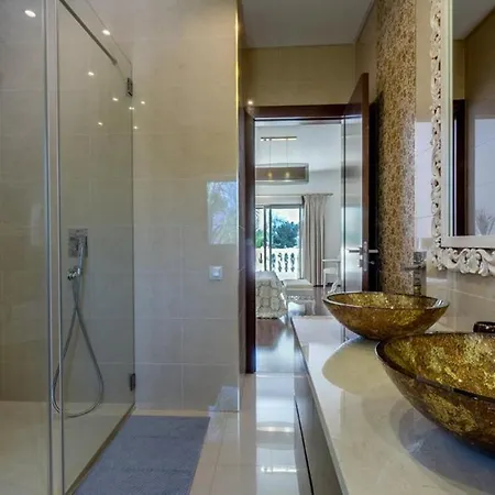 Villa Ferrarias Sleeps 12 With Pool Air Con And Wifi Ferrarias (Loule)