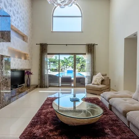 Ferrarias Sleeps 12 With Pool Air Con And Wifi Villa