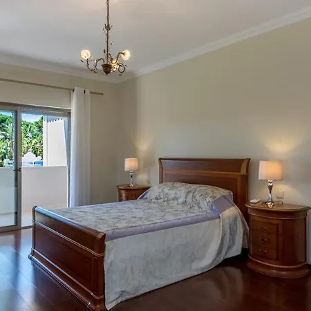 Ferrarias Sleeps 12 With Pool Air Con And Wifi *